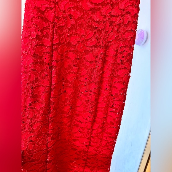 A Stretch Red Flare of Sexy ❤️ - Picture 5 of 5